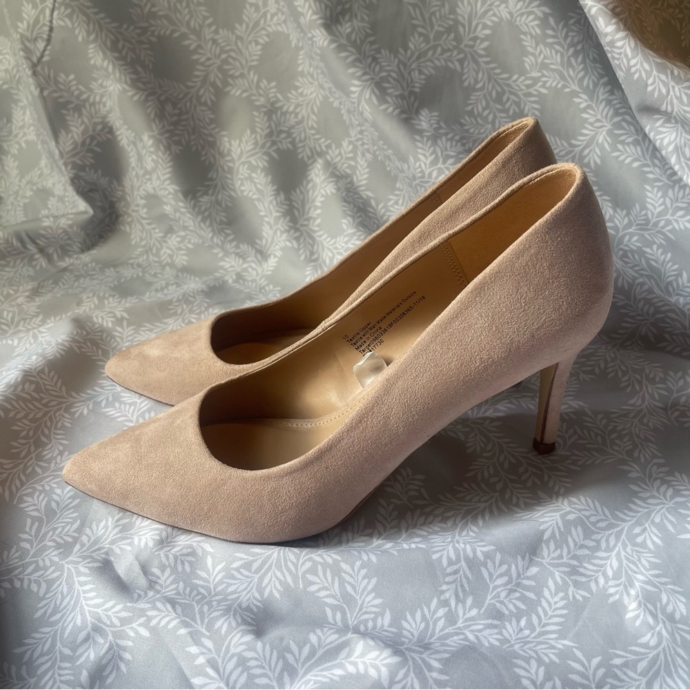 Women nude stilettos shoes